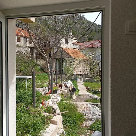 Biokovo Smaller Object 22 M2 * מאקרסקה